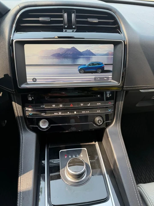2018 Jaguar F-Pace - Image 12 of 13