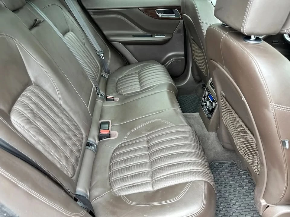 2018 Jaguar F-Pace - Image 16 of 20