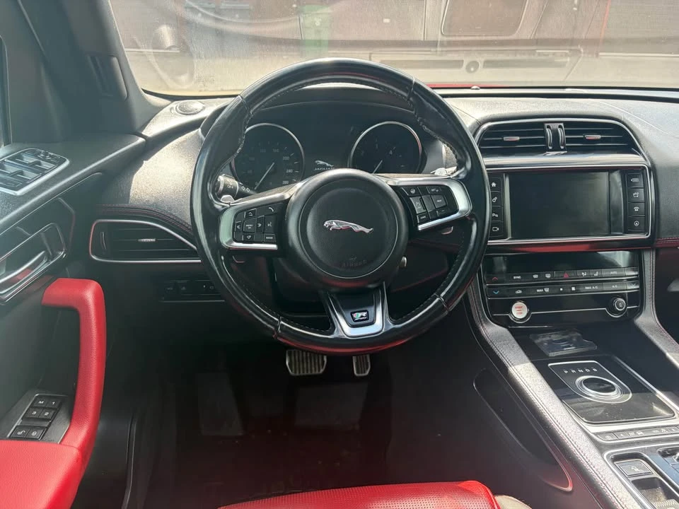 2018 Jaguar F-Pace - Image 16 of 18