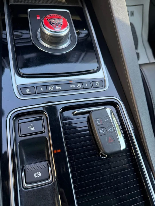 2018 Jaguar F-Pace - Image 12 of 14