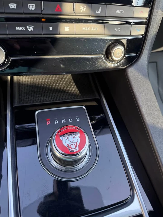 2018 Jaguar F-Pace - Image 11 of 14