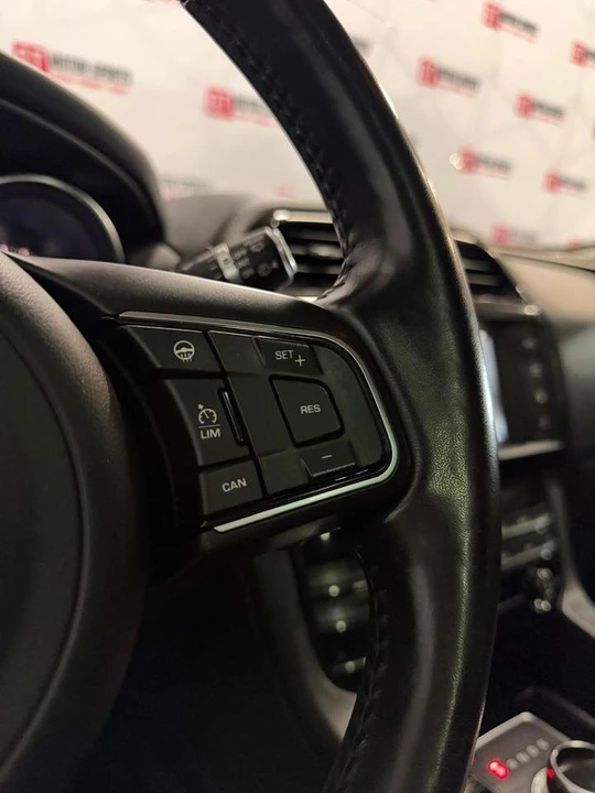 2018 Jaguar F-Pace - Image 15 of 20