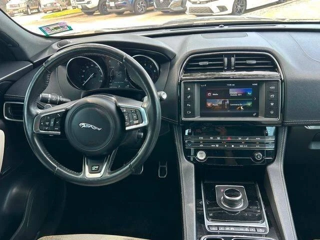 2018 Jaguar F-Pace - Image 9 of 20