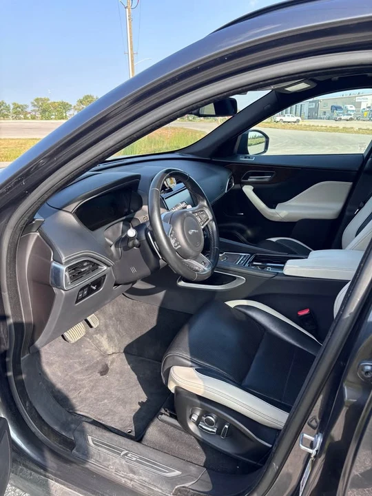 2018 Jaguar F-Pace - Image 10 of 12