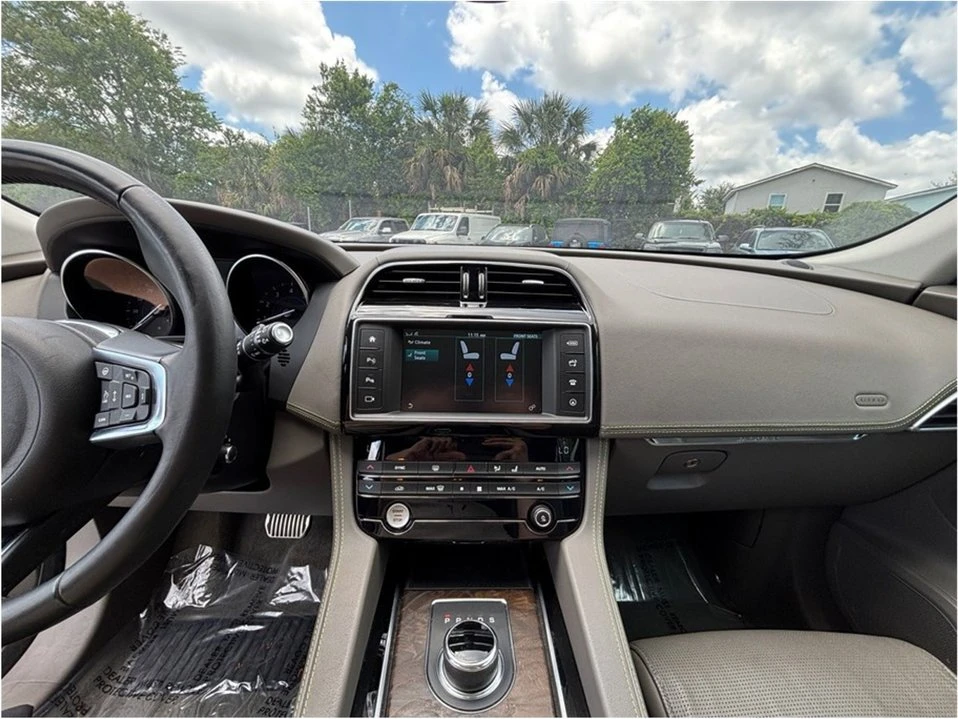 2018 Jaguar F-Pace - Image 11 of 20