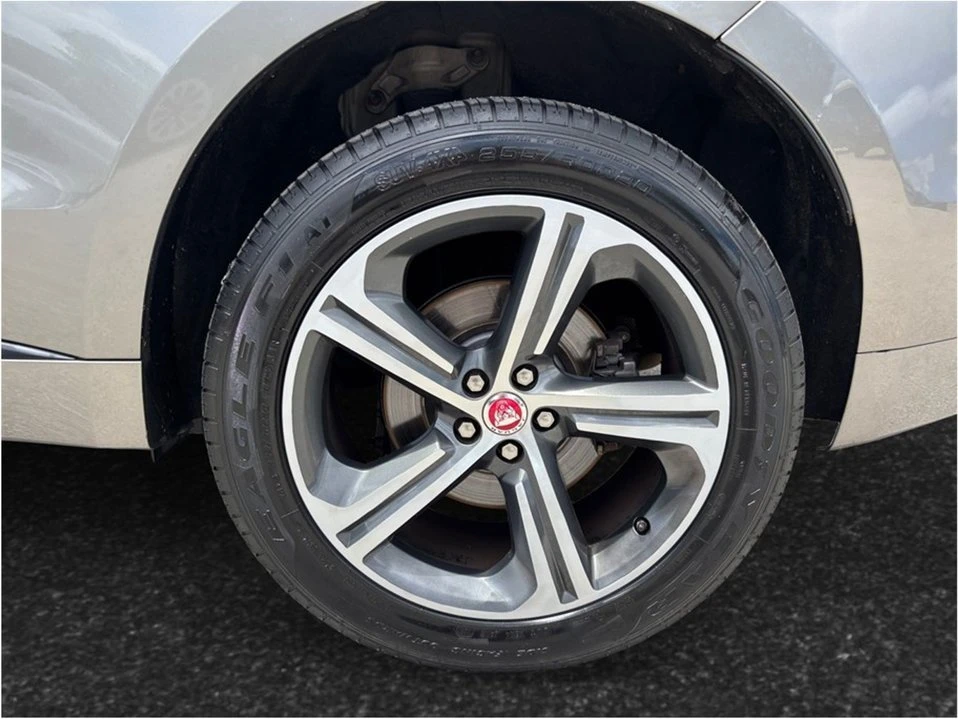 2018 Jaguar F-Pace - Image 16 of 20