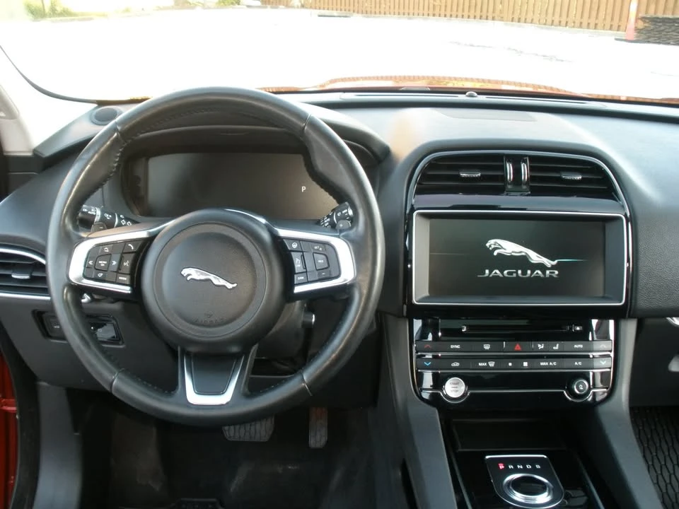 2018 Jaguar F-Pace - Image 17 of 20