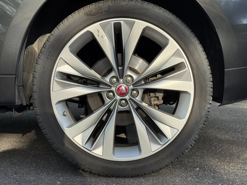2018 Jaguar F-Pace - Image 7 of 20
