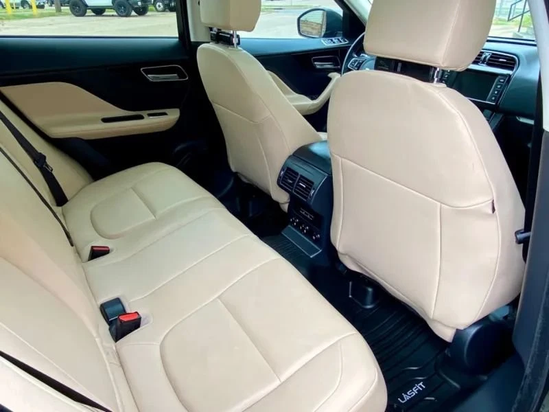 2018 Jaguar F-Pace - Image 11 of 20