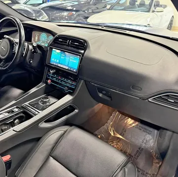 2018 Jaguar F-PACE 30t R-Sport