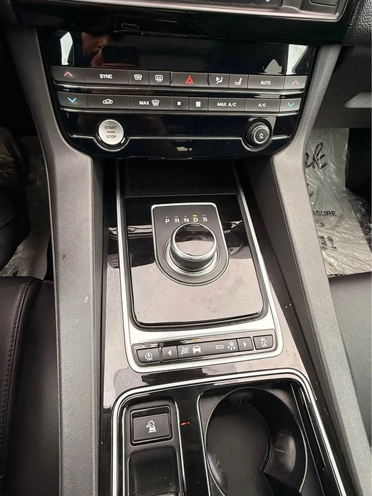 2018 Jaguar F-Pace - Image 11 of 13