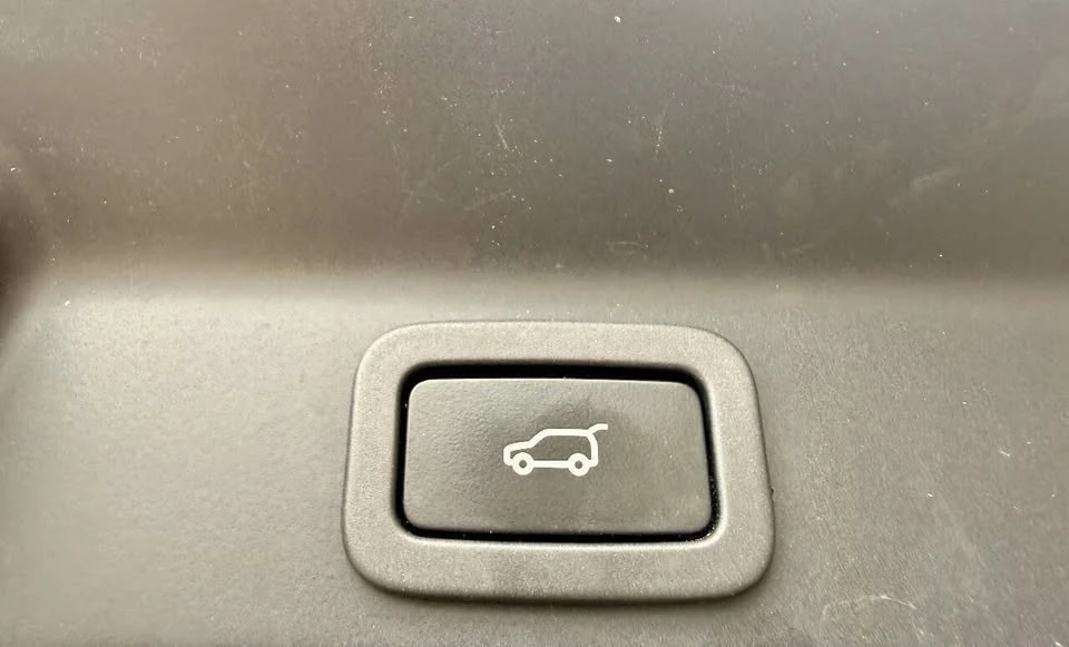 2018 Jaguar F-Pace - Image 19 of 20