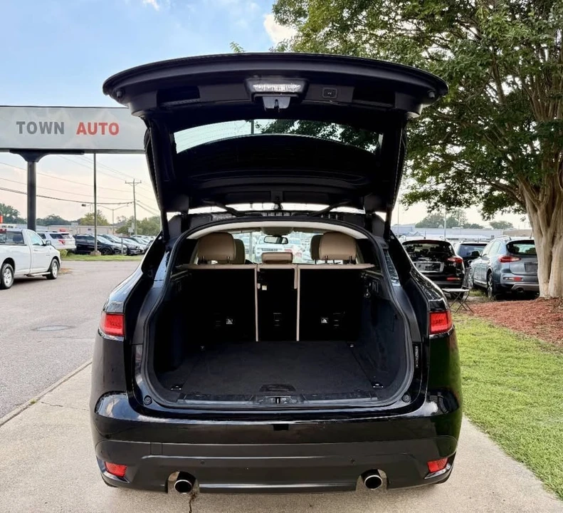 2018 Jaguar F-Pace - Image 18 of 20