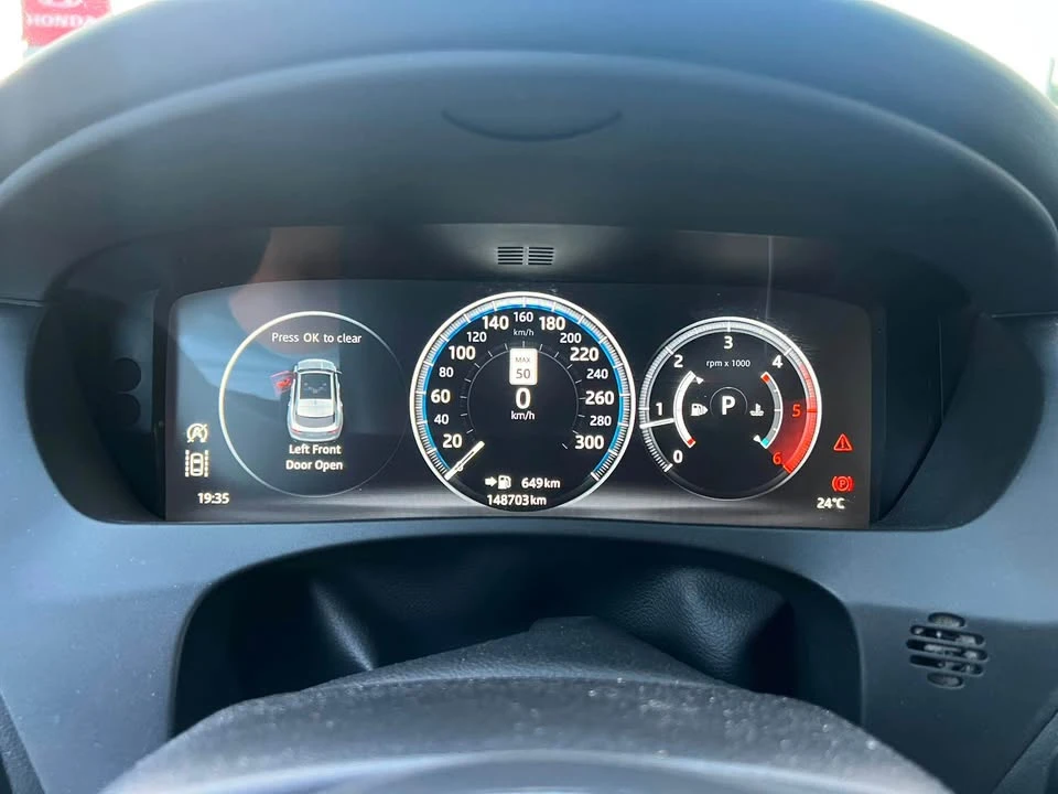 2018 Jaguar F-Pace - Image 8 of 17