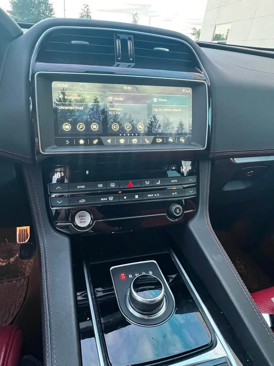 2018 Jaguar F-Pace - Image 7 of 17