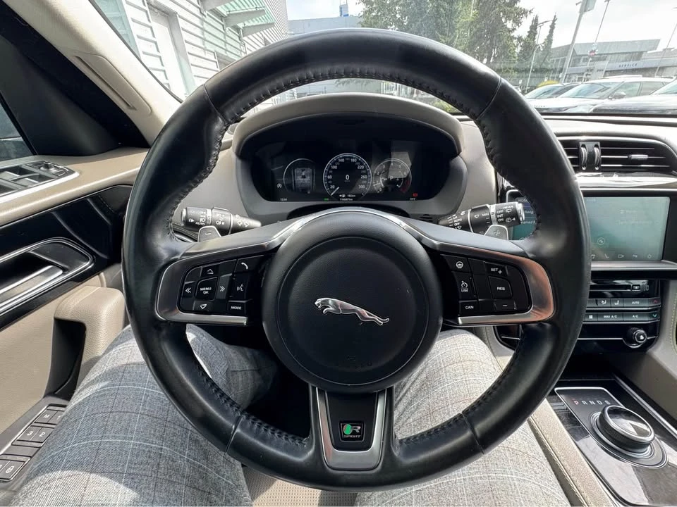 2018 Jaguar F-Pace - Image 11 of 20