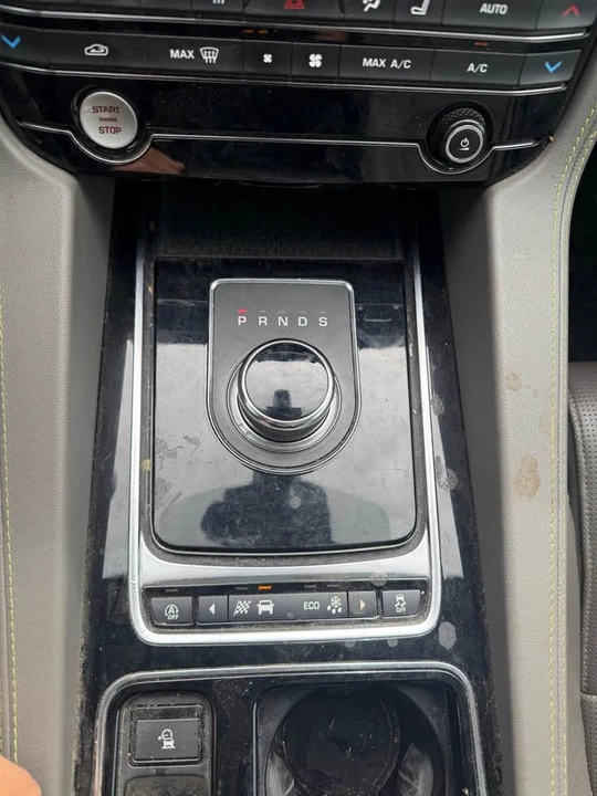 2018 Jaguar F-Pace - Image 15 of 16