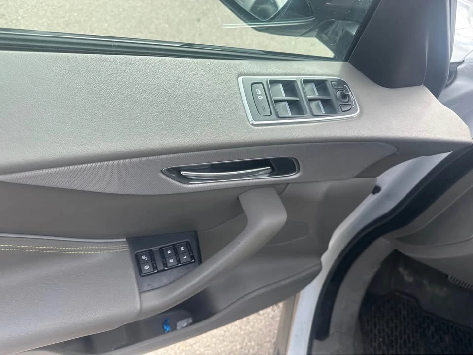 2018 Jaguar F-Pace - Image 8 of 15