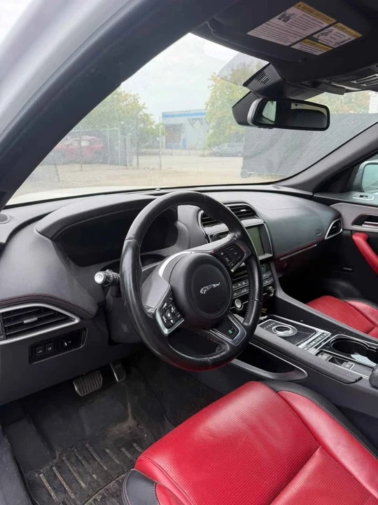 2018 Jaguar F-Pace - Image 11 of 11