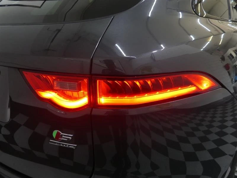 2018 Jaguar F-Pace - Image 16 of 20