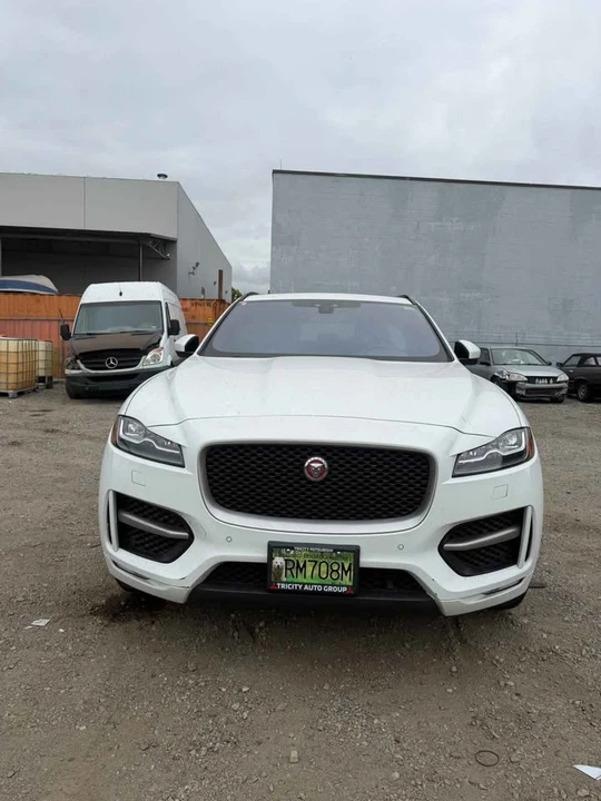 2018 Jaguar F-Pace - Image 2 of 11