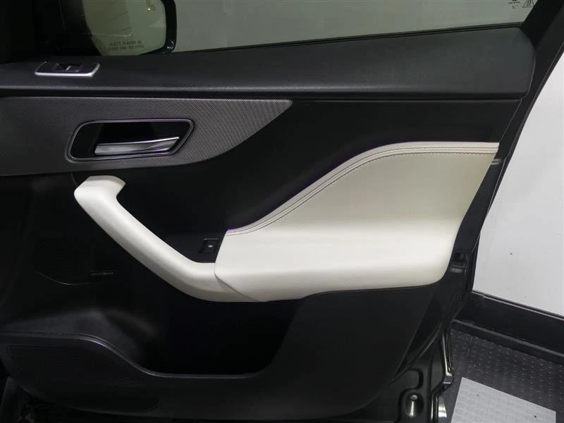 2018 Jaguar F-Pace - Image 19 of 20