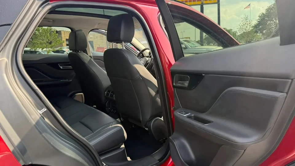 2018 Jaguar F-Pace - Image 17 of 20