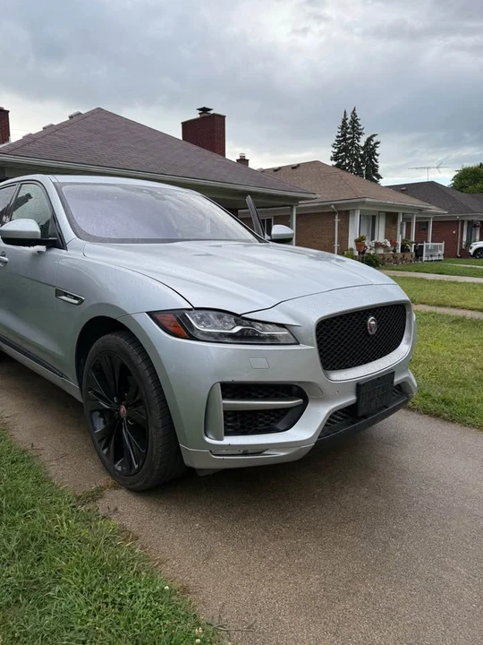 2018 Jaguar F-Pace - Image 2 of 13