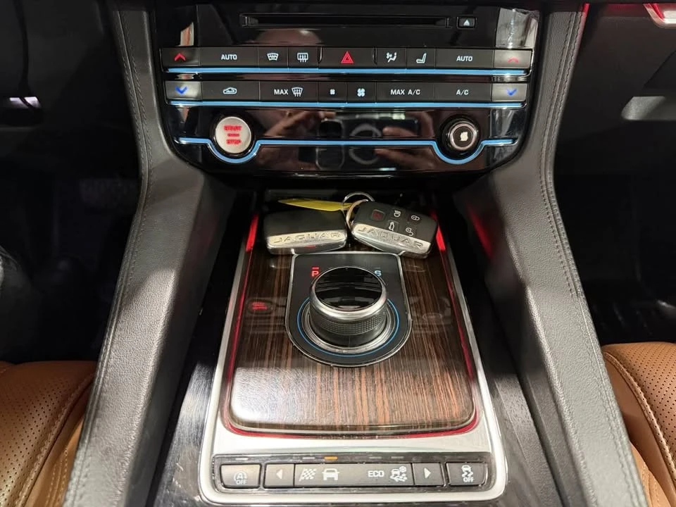 2018 Jaguar F-Pace - Image 14 of 20