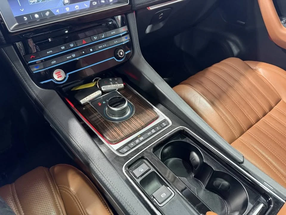 2018 Jaguar F-Pace - Image 13 of 20