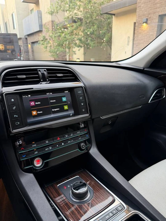 2018 Jaguar F-Pace - Image 9 of 10