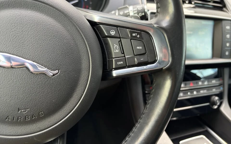 2018 Jaguar F-Pace - Image 13 of 20