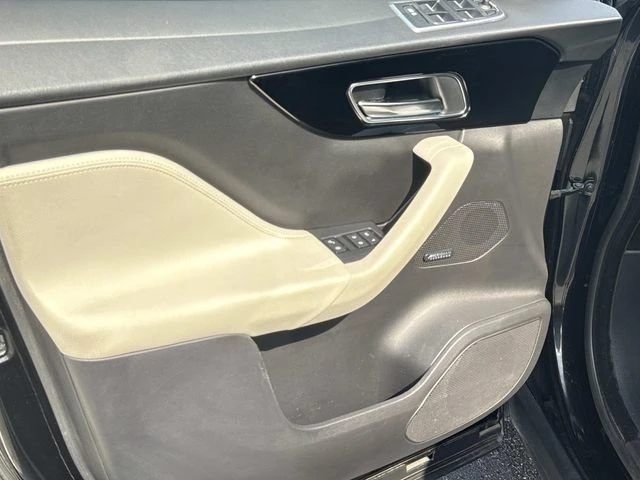 2018 Jaguar F-Pace - Image 16 of 19
