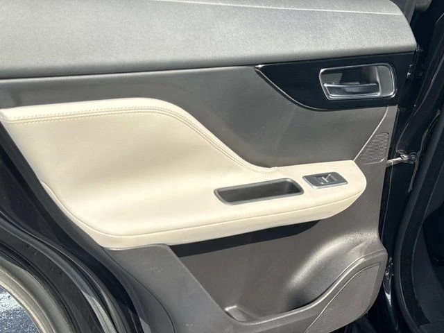 2018 Jaguar F-Pace - Image 11 of 19