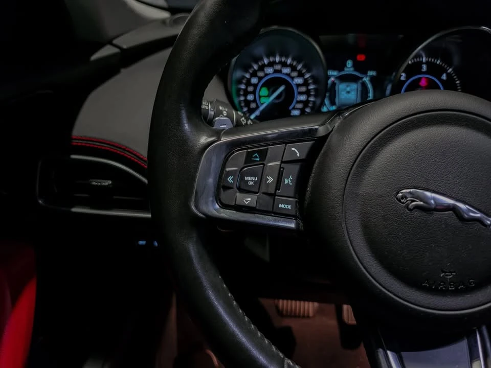 2018 Jaguar F-Pace - Image 14 of 19