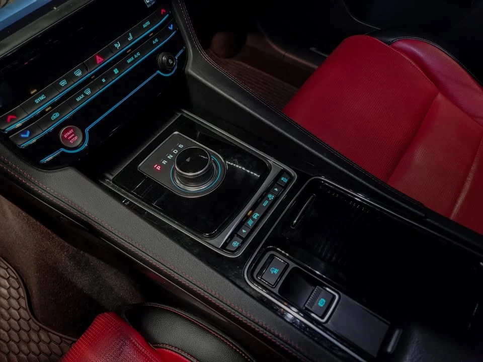 2018 Jaguar F-Pace - Image 15 of 19