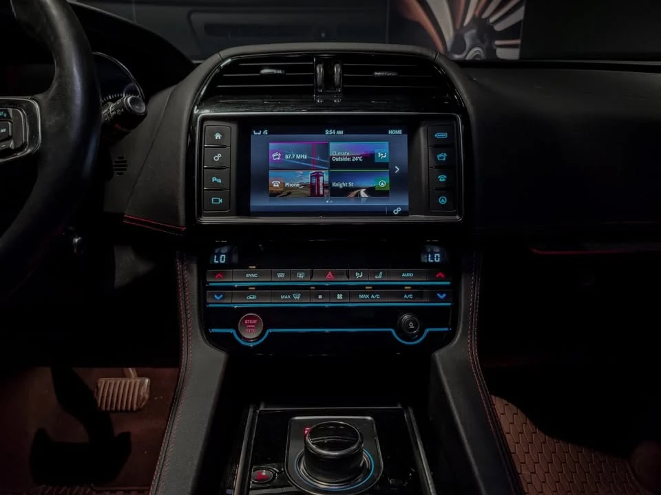 2018 Jaguar F-Pace - Image 16 of 19