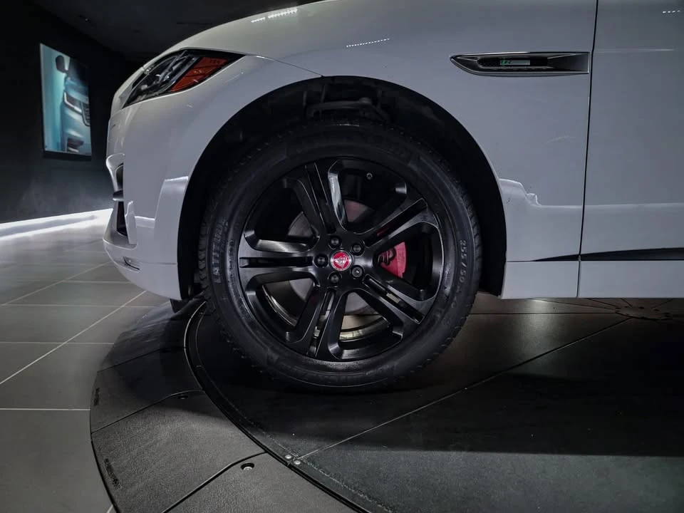 2018 Jaguar F-Pace - Image 9 of 19