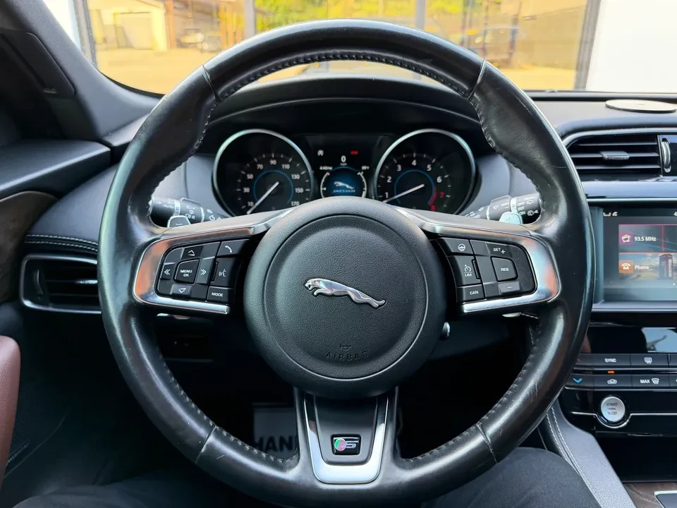 2018 Jaguar F-Pace - Image 18 of 20