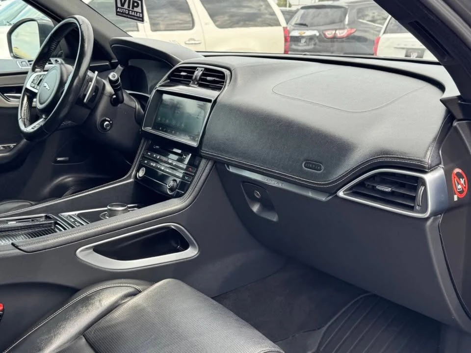 2018 Jaguar F-Pace - Image 17 of 20