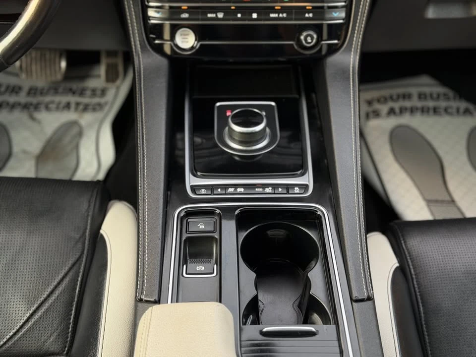 2018 Jaguar F-Pace - Image 5 of 11