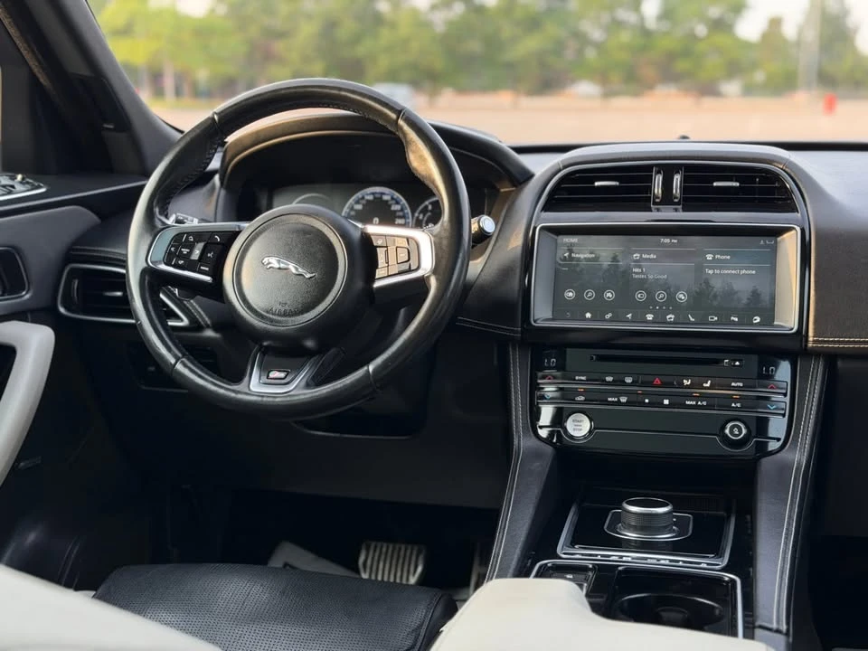 2018 Jaguar F-Pace - Image 4 of 11