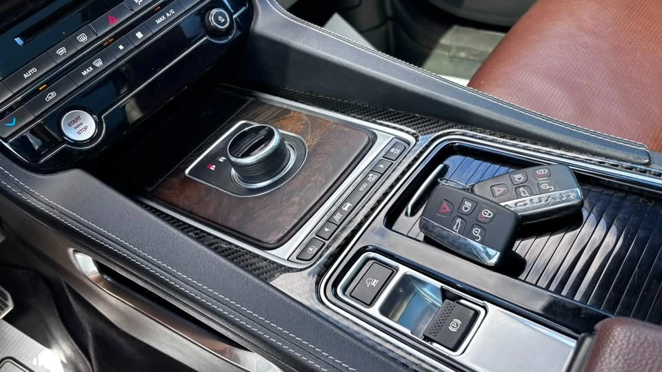 2018 Jaguar F-Pace - Image 15 of 20