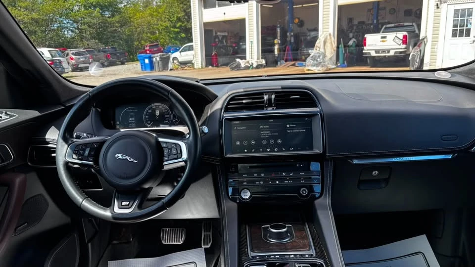 2018 Jaguar F-Pace - Image 9 of 20