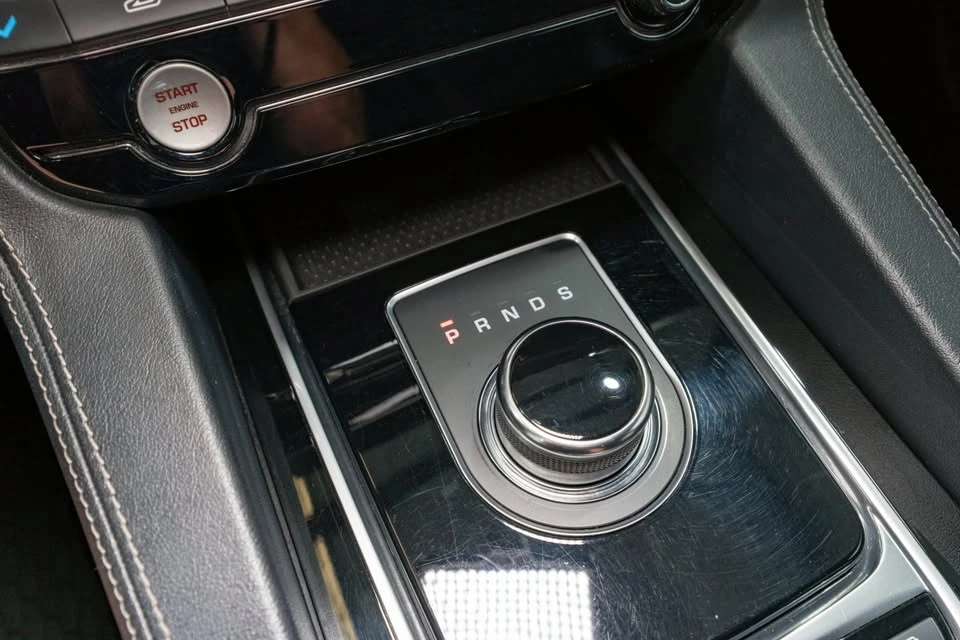 2018 Jaguar F-Pace - Image 16 of 20