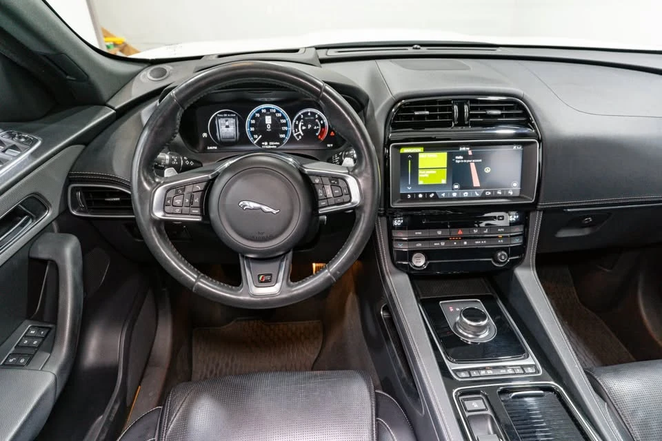 2018 Jaguar F-Pace - Image 9 of 20