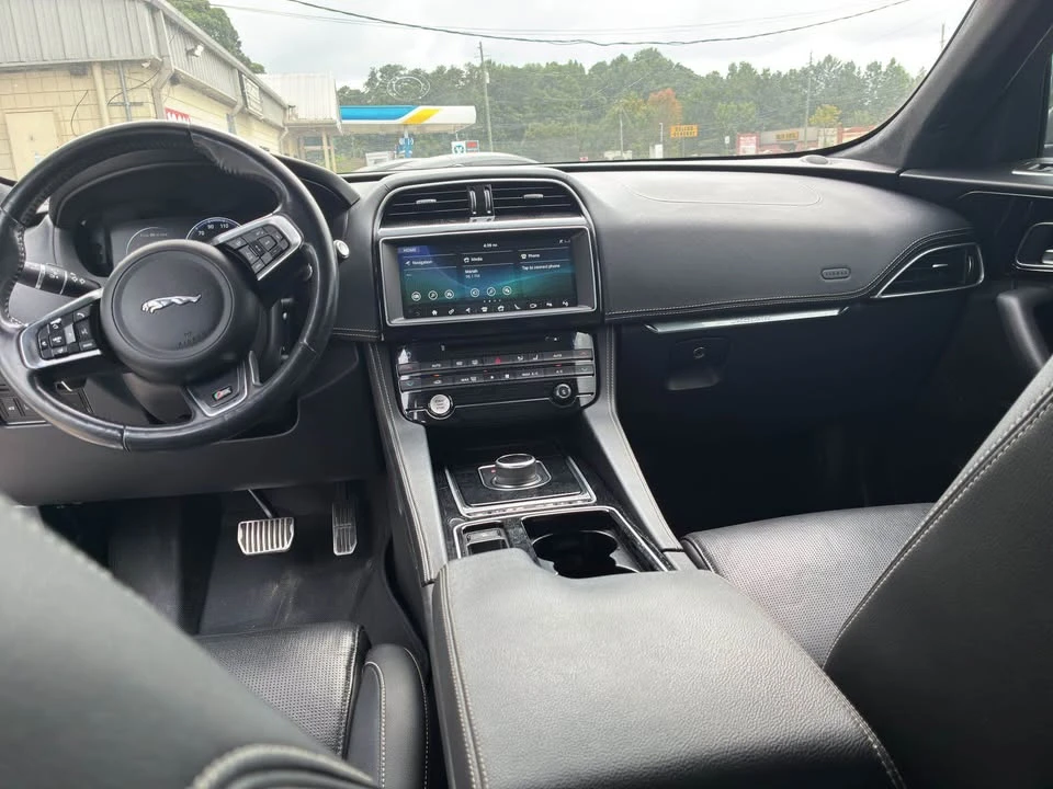 2018 Jaguar F-Pace - Image 11 of 18