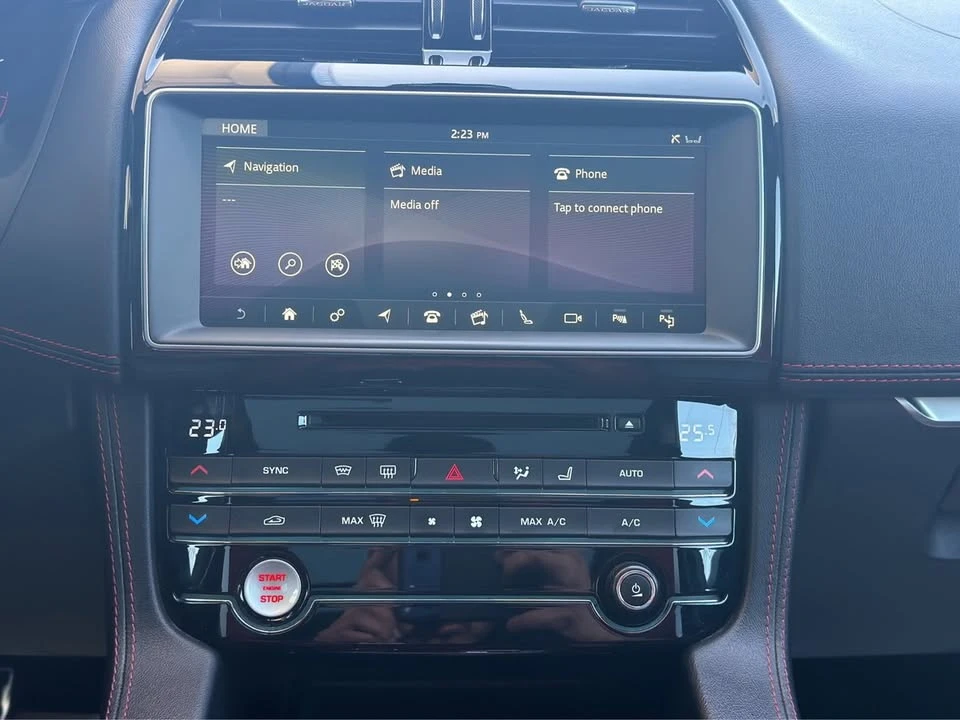 2018 Jaguar F-Pace - Image 19 of 20