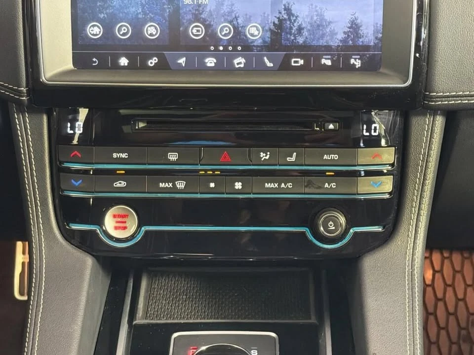 2018 Jaguar F-Pace - Image 13 of 19