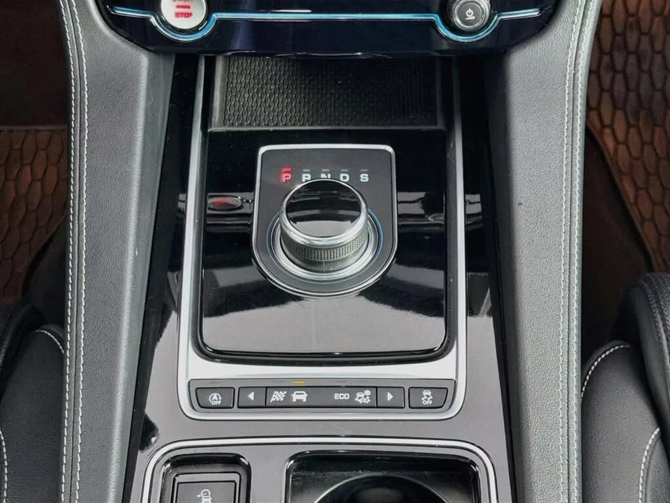 2018 Jaguar F-Pace - Image 14 of 19